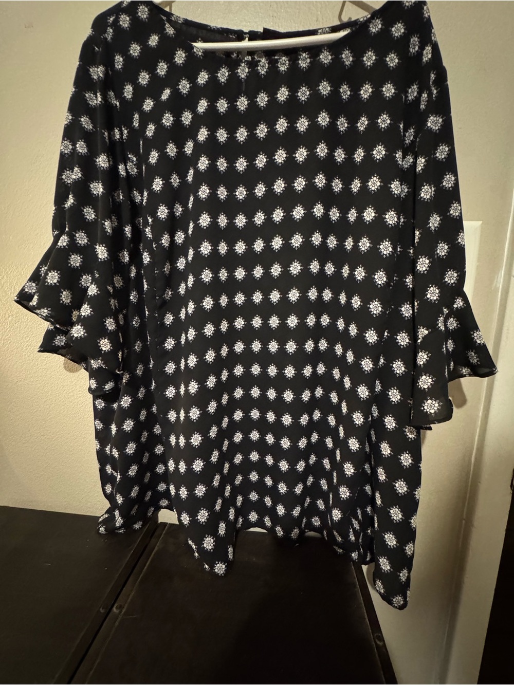 Liz Claiborne Woman Black & White Medallion Bell Sleeve Blouse Top Plus Size